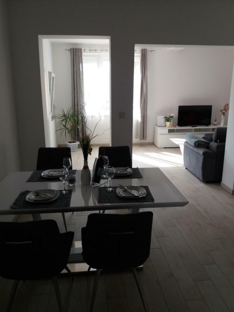 Lanelu Apartman Rogoznica  Exterior photo