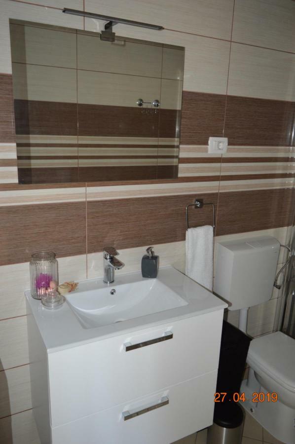 Lanelu Apartman Rogoznica  Exterior photo