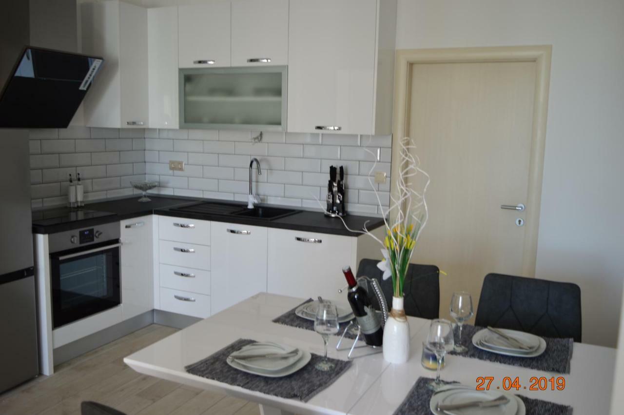 Lanelu Apartman Rogoznica  Exterior photo